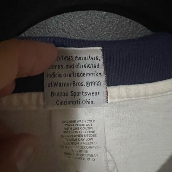 Vintage Looney Tunes White Polo 1/4 Zip - 1998 - Picture 9 of 9